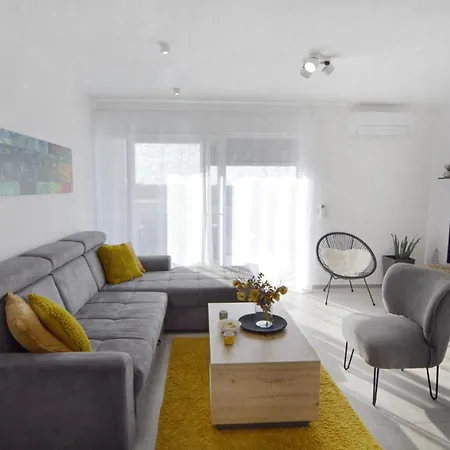 With Parking Space Valica, - 25198 Apartamento
